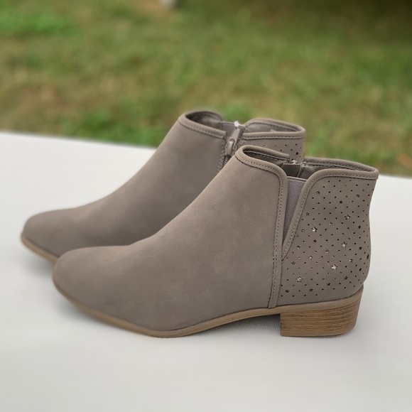 Wonder Nation Star Perforated Girls Ankle Boot New - Picture 5 of 9